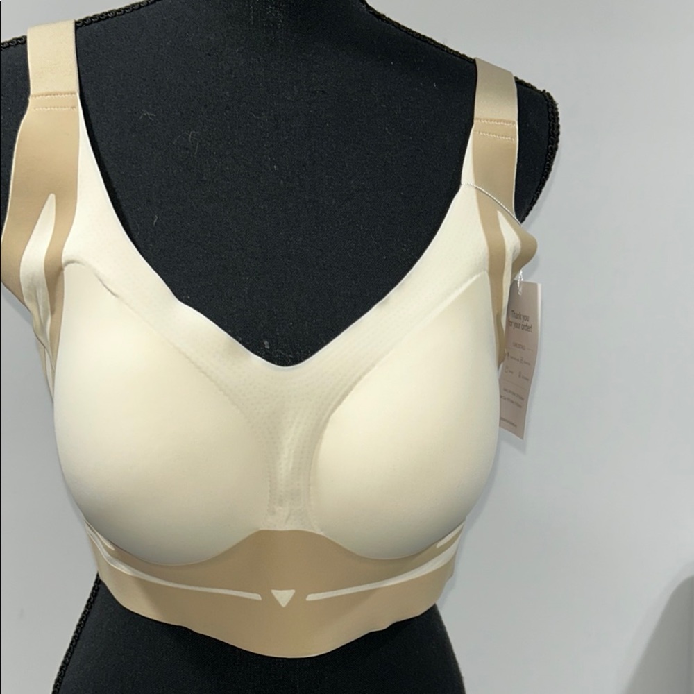 Cream Full-Coverage Bra with Wide Straps and V-Neckline